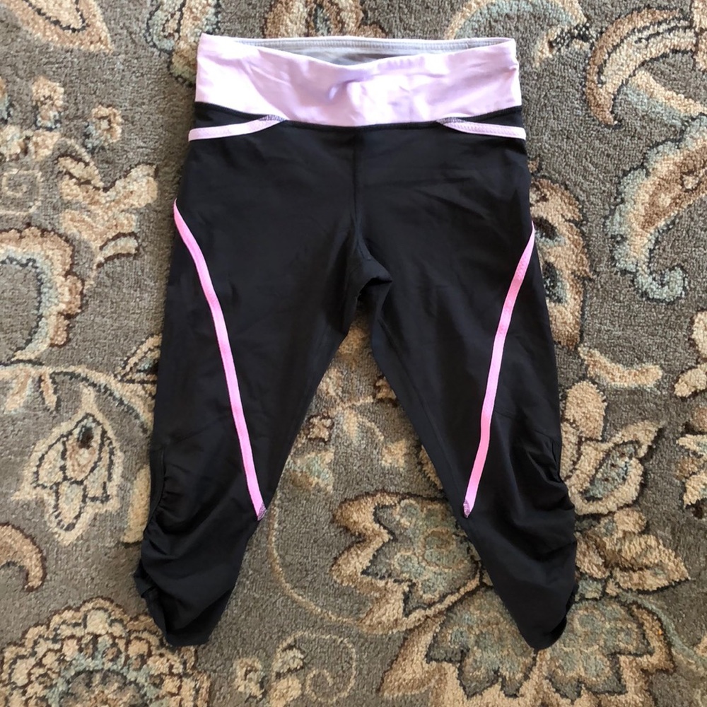 LuluLemon Women Dark Grey 3/4 Leggings